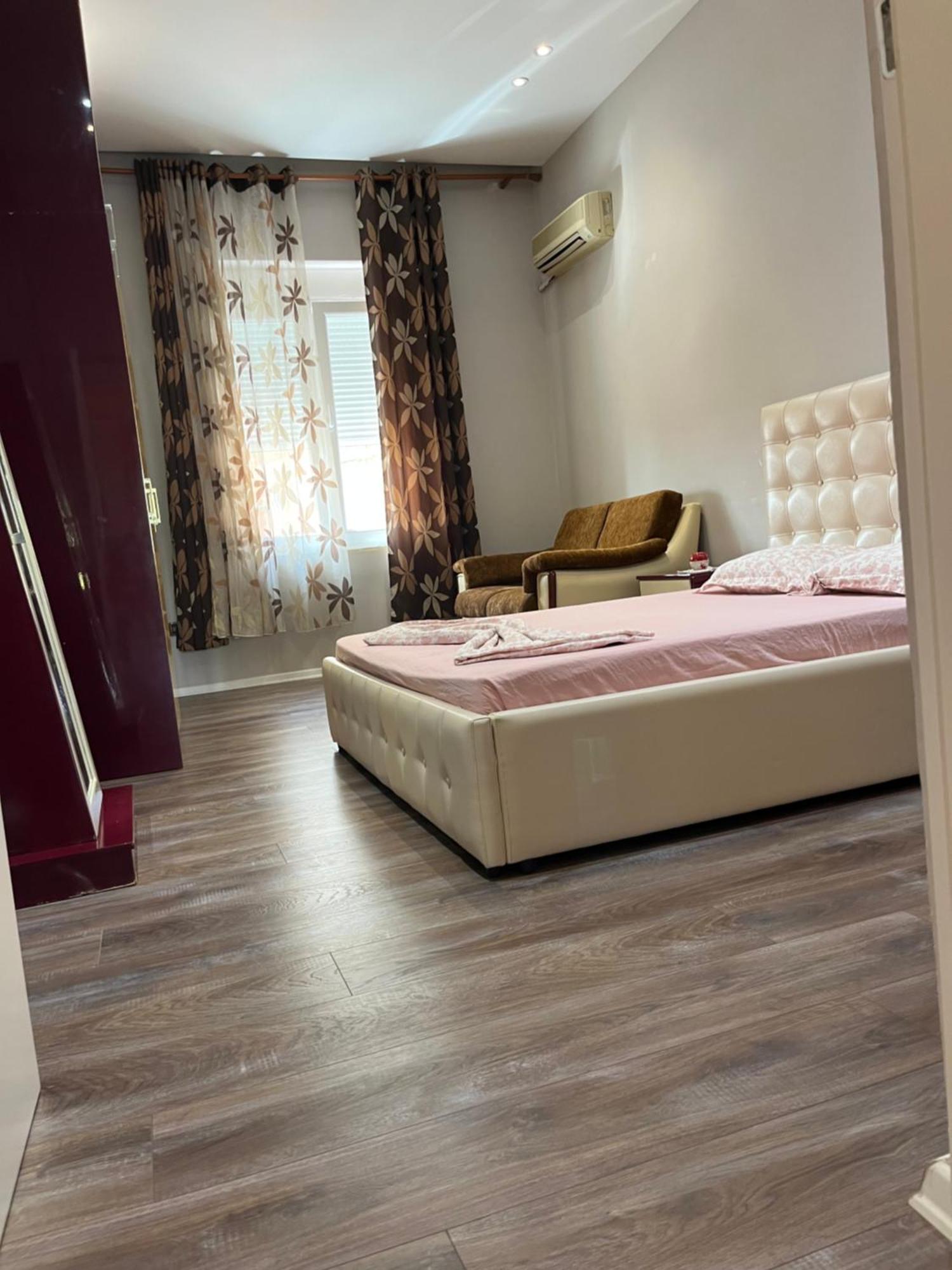Lukas Apartament Vollga Durres Exterior photo